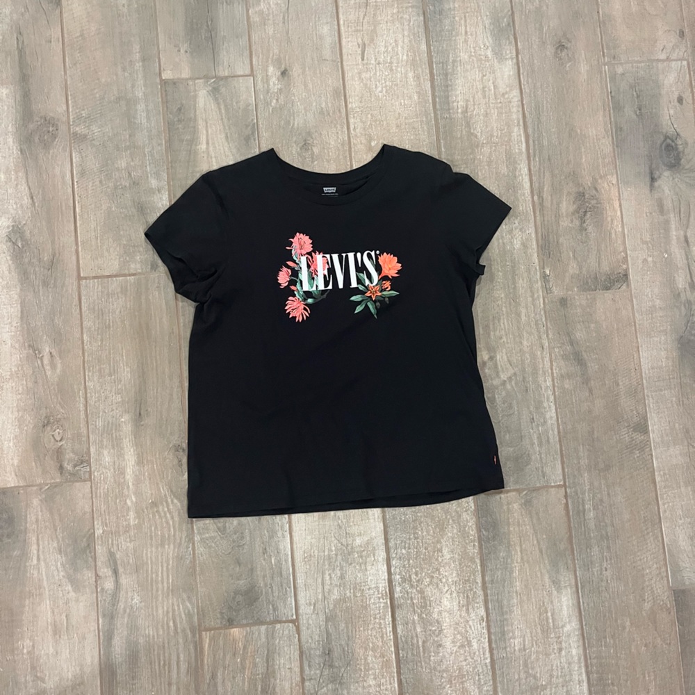 Levi’s Graphic Tee